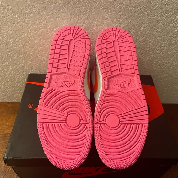 Air Jordan 1 Mid GS Pinksicle Safety Orange Lifestyle Shoes DX3240-681 Size 5Y - Picture 5 of 7